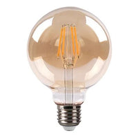 Decoratieve LED filament lamp in globevorm met E27 fitting, warm amberkleurig glas, frontaal aanzicht.