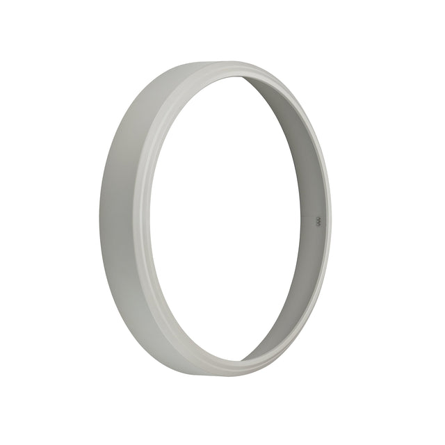 Grijze kunststof ring, zijaanzicht, geschikt als afdekring of montage-accessoire voor ronde armaturen of installaties.