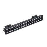 Zwart lineair LED-armatuur met dubbele rij lenzen, schuin bovenaanzicht toont het ontwerp en de montagebeugels.