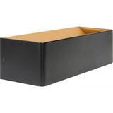 Zijaanzicht van een rechthoekige zwarte wandlamp met matte afwerking en goudkleurige binnenzijde, modern design voor binnen- of buitengebruik.