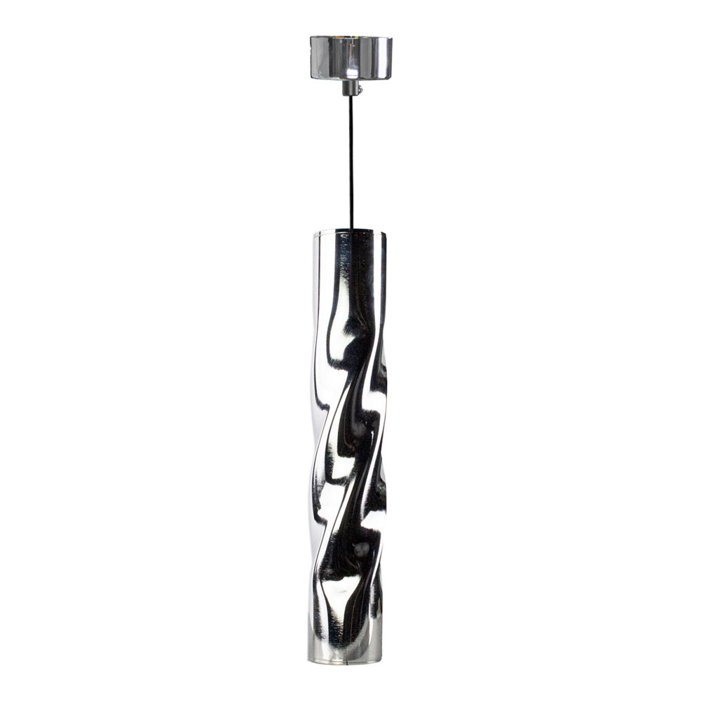 Close-up vooraanzicht van een moderne chromen hanglamp met een gedraaid cilindervormig ontwerp en glanzende afwerking, hangend aan een zwart snoer met plafondkap.