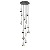 Close-up vooraanzicht van een moderne hanglamp met meerdere glazen druppelvormige lichtpunten, bevestigd aan een ronde zwarte plafondplaat - ideaal als eyecatcher voor hoge plafonds of trappenhuizen.