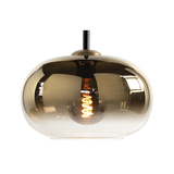 Hanglamp met goudkleurige glazen kap en zichtbare filamentlamp, frontaal aanzicht.