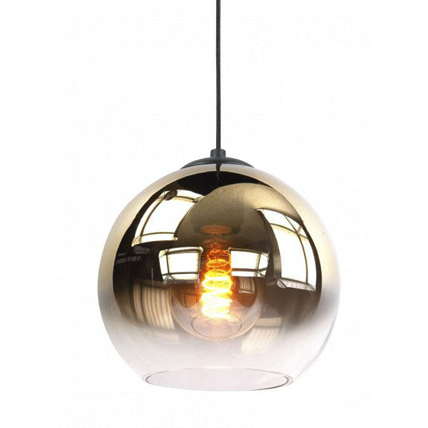 Hanglamp met spiegelende glazen bol in goudtint, inclusief zichtbare filamentlamp; vooraanzicht tegen een witte achtergrond.