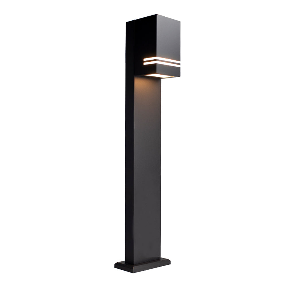 Moderne zwarte LED bollard buitenlamp met lichtlijnen aan de bovenkant, schuin vooraanzicht.