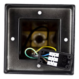 Bovenaanzicht van een zwarte vierkante inbouwspotbehuizing met open binnenzijde en zichtbare bedrading en aansluitblokje.