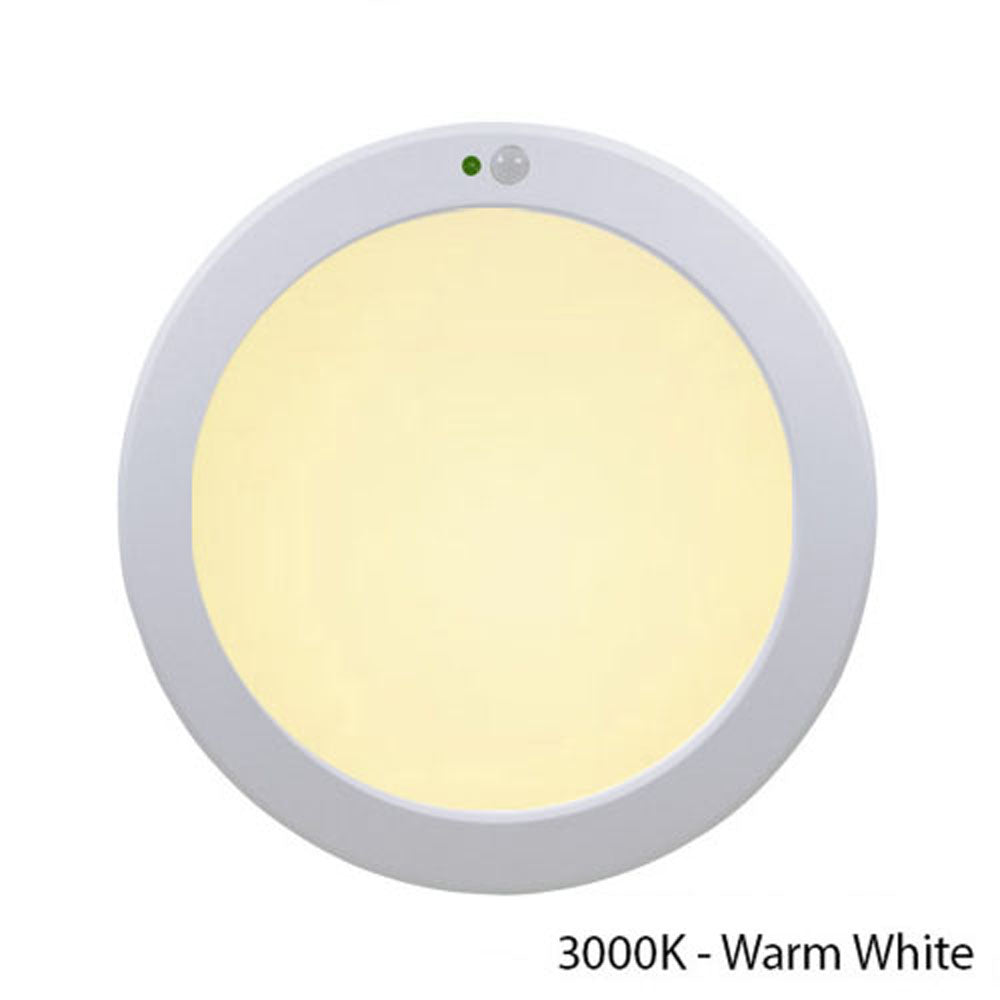 Ronde LED plafondlamp met bewegingssensor in warm wit licht (3000K), vooraanzicht.