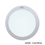 Ronde LED plafondlamp met bewegingssensor in koud wit licht (6000K), bovenaanzicht van het product.