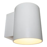 Witte moderne wandlamp met cilindrisch ontwerp, onderaanzicht met warme lichtuitstraling – ideaal voor binnen- en buitengebruik.
