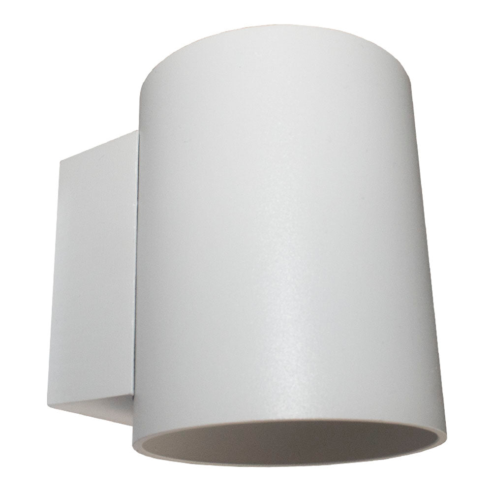 Wandlamp modern wit cilindervormig ontwerp – vooraanzicht van minimalistische buitenlamp met matte afwerking en wandbevestiging.