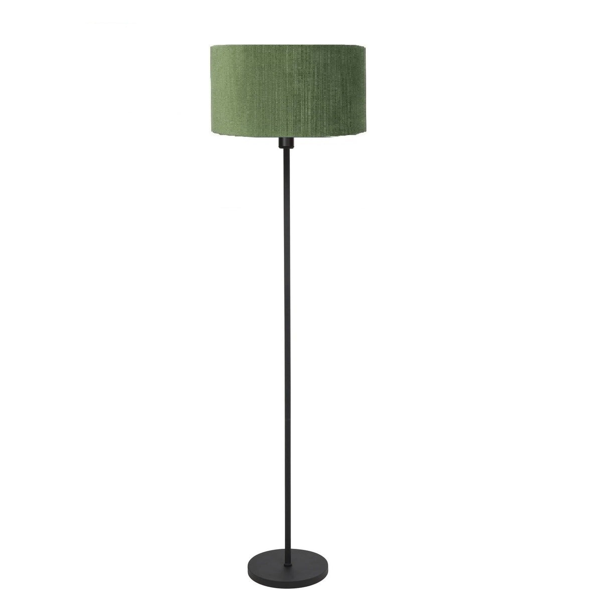 Staande lamp met zwarte metalen voet en slanke staander, voorzien van een ronde groene stoffen lampenkap, frontaal aanzicht tegen een witte achtergrond.