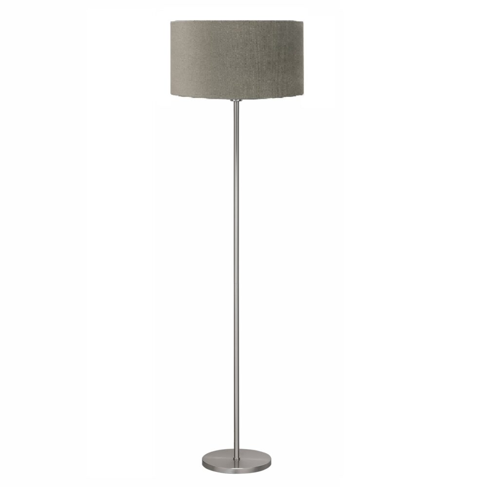 Moderne staande lamp met metalen voet en grijze stoffen lampenkap, frontaal aanzicht, geschikt voor woonkamer of kantoorinterieur.