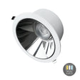 Inbouw LED downlight met witte rand en glanzende reflector, schuin vooraanzicht, inclusief White Switch functie voor instelbare kleurtemperaturen.