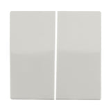 Vooraanzicht van een witte dubbele schakelwip voor een lichtschakelaar, met een strak en minimalistisch design, geschikt voor moderne interieurtoepassingen.