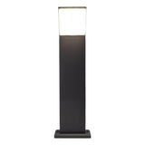 Moderne zwarte LED buitenlamp sokkelarmatuur in rechthoekig design, frontaal aanzicht met warm wit licht aan de bovenzijde.
