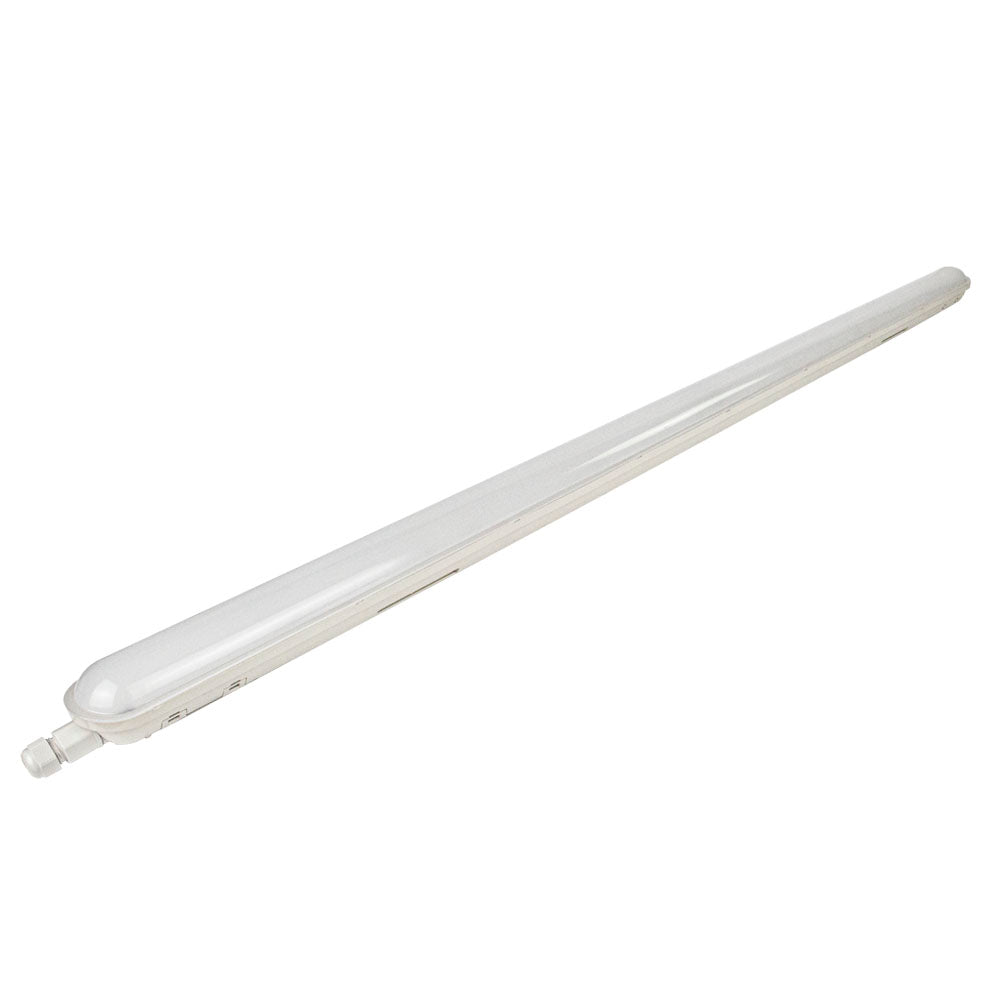 LED TL armatuur in waterdichte behuizing, schuin zijaanzicht met zicht op de volledige lengte van het armatuur, geschikt voor industriële of vochtige omgevingen.