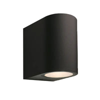 Zwarte moderne wandlamp voor buiten met neerwaartse lichtbundel, schuin vooraanzicht.