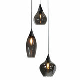 Hanglamp set van drie stuks met rookglas kappen in verschillende vormen, modern industrieel design, vooraanzicht tegen witte achtergrond.