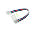 RGB LED strip connector 6-pin verlengkabel, bovenaanzicht, met platte gekleurde draden en transparante kunststof connectors aan beide uiteinden.