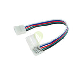 RGB LED strip connector 6-pin verlengkabel, bovenaanzicht, met platte gekleurde draden en transparante kunststof connectors aan beide uiteinden.