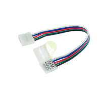 RGB LED strip connector 6-pin verlengkabel, bovenaanzicht, met platte gekleurde draden en transparante kunststof connectors aan beide uiteinden.