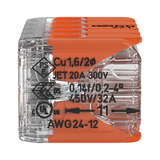 Close-up zijaanzicht van een transparante elektrische draadconnector met oranje hendels, voorzien van technische specificaties en keurmerken voor elektrische installaties.