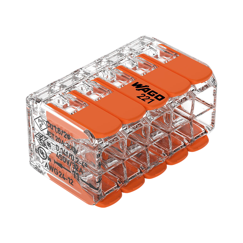 Transparante vijfpolige WAGO 221 verbindingsklem met oranje hendels, schuin bovenaanzicht, geschikt voor elektrische installatie en draadverbinding.